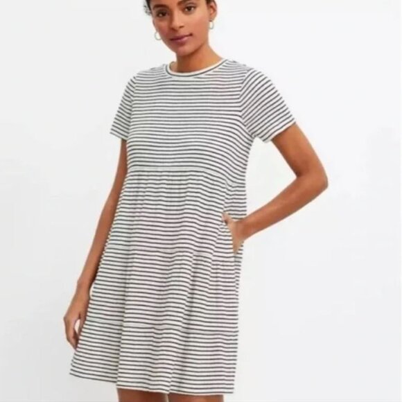 LOFT Dresses & Skirts - NWT LOFT Striped Tiered Crinkle Cotton-Modal Mini Dress with Pockets Petite